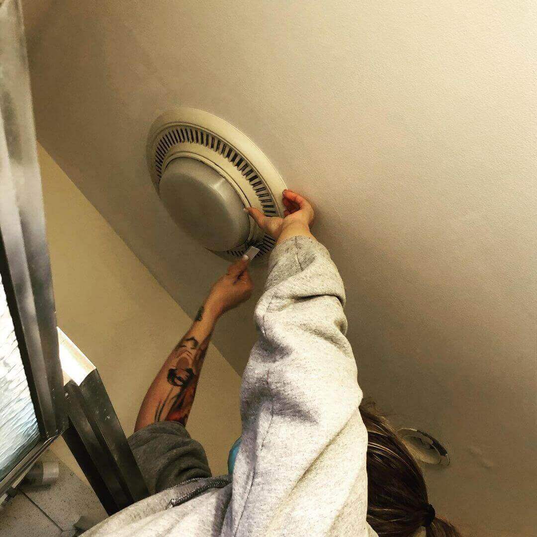Nutone Bathroom Fan, How To Remove A Bathroom Fan Light