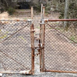 How to Install a Chain Link Fence Double Gate